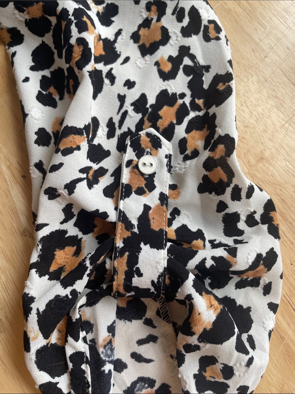 Adrienne Vittadini Leopard Long-Sleeve Black/Brown/White Size S PTP 20, L26 - Picture 7 of 7